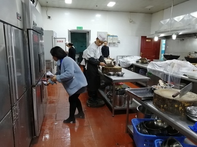 区市场监督管理局加强“两节两会”间餐饮食品安全监管